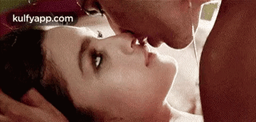 [Image: varun-dhawan-alia-bhatt.gif]