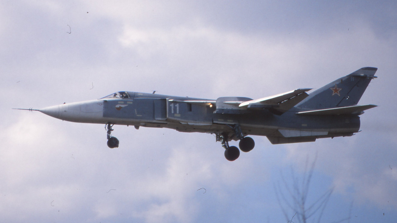 11 ORAP Su-24MR 11 White_0515329 (2)