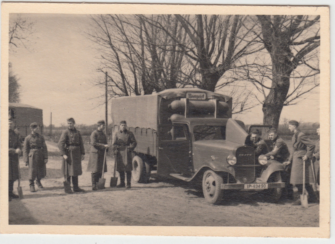 RAD Männer mit LKW DEUTZ RAD Lager 74-6 Heide Sc
