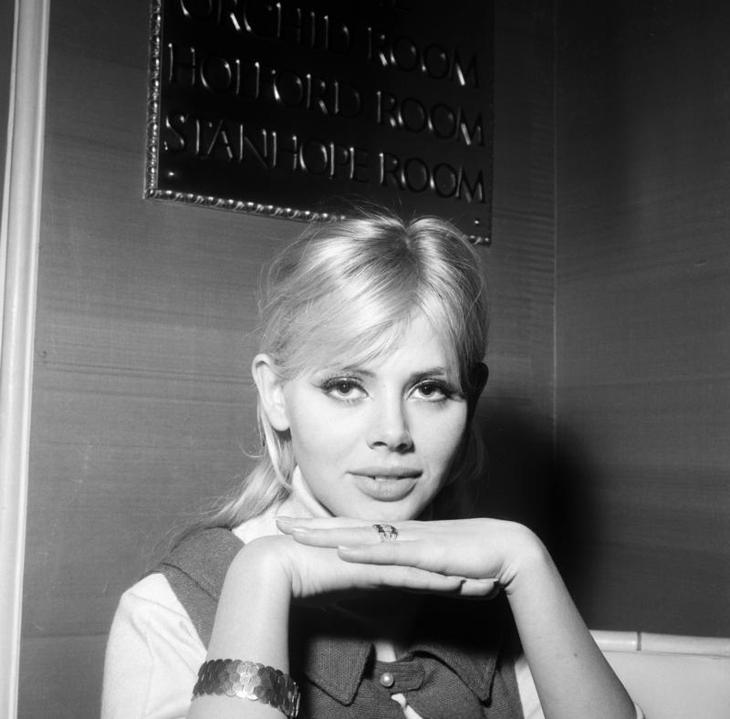 Britt_Ekland_md12
