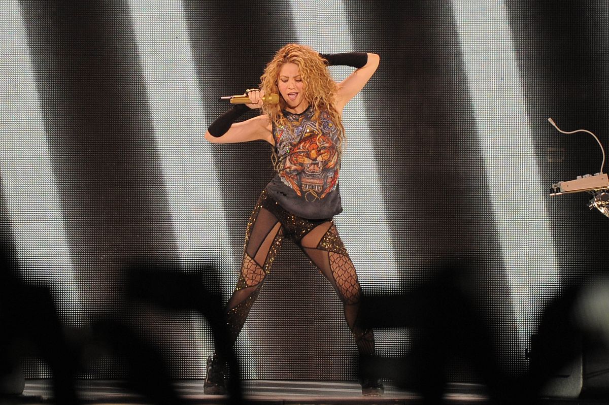 shakira-performs-at-o2-arena-in-london-06-11-2018-6