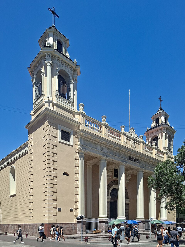Iglesia de San Agustín en Santiago de Chile, sitio donde estaría enterrada. La ubicación no se sabe con exactitud.