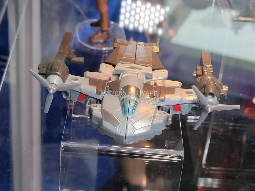 Transformers-EarthSpark-Toys-Reveal-12