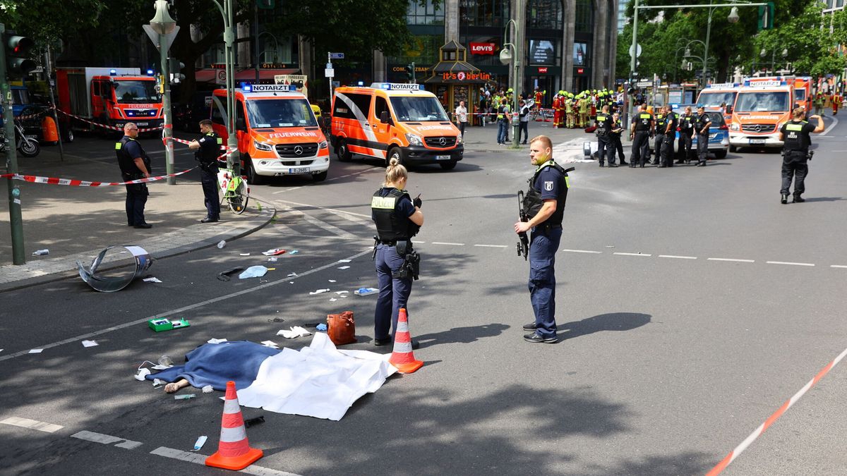 En Berlín sujeto arrolló a una docena de personas, una falleció