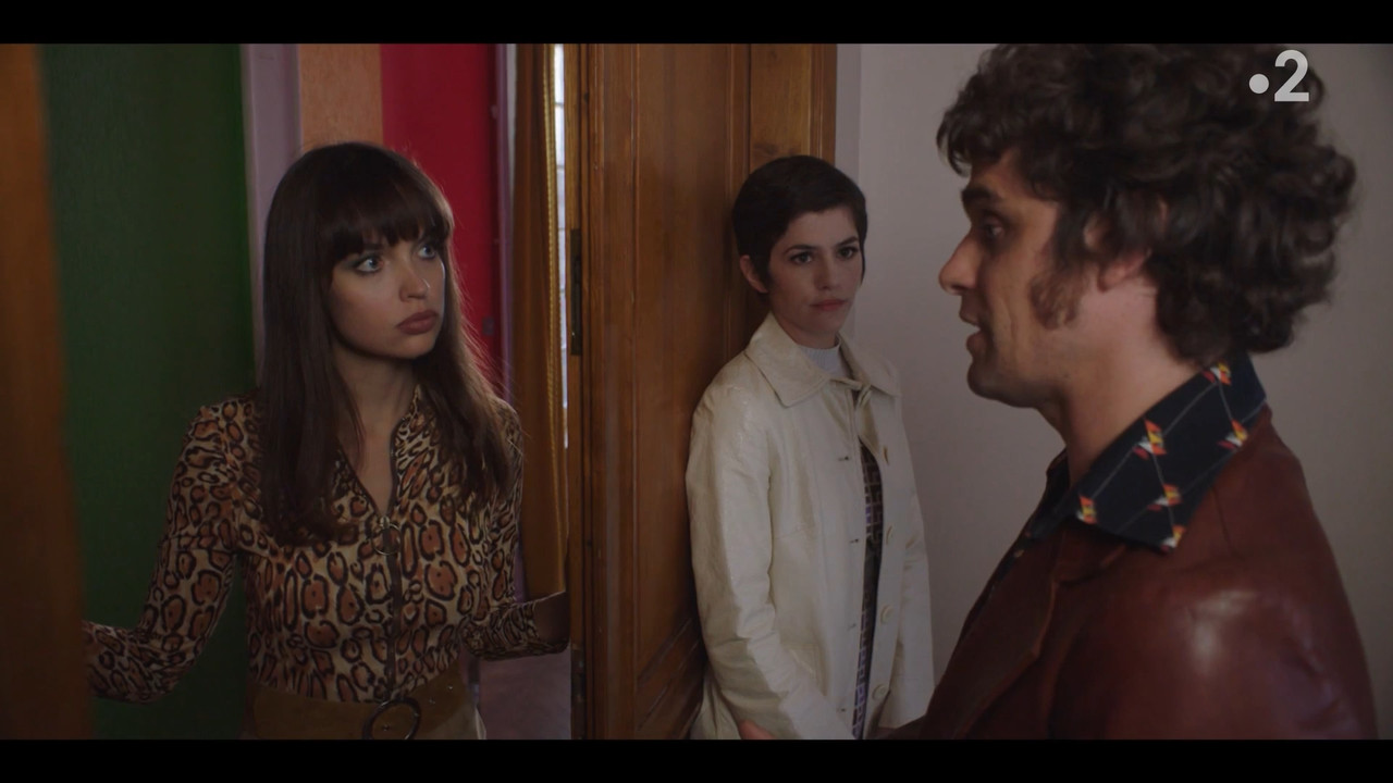 2022-05-13_21_10_Fr2_Les-petits-meurtres-d-Agatha-Christie-70-s_3x2_La-chambre-noire.mp4_snapshot_01
