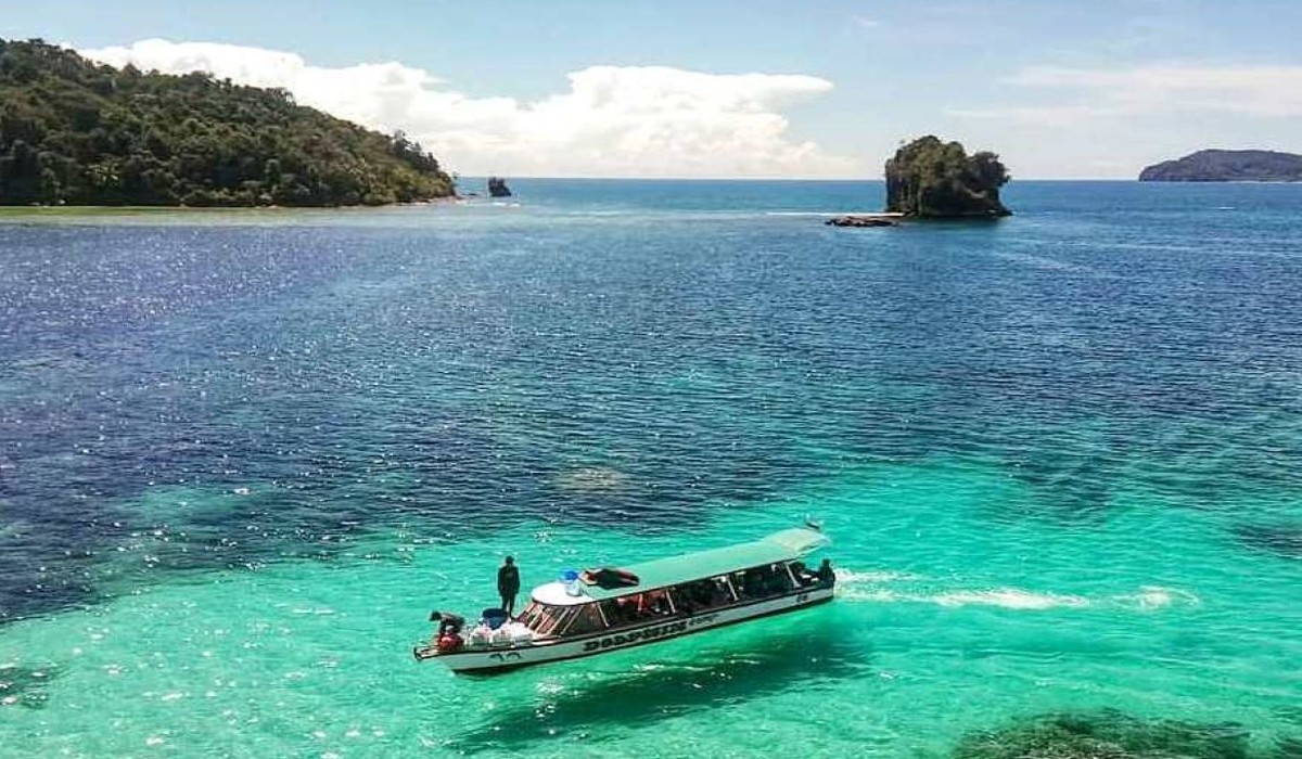 Pulau Kalimantung: Surga Tersembunyi Dengan Keindahan Air Laut Sebening Kaca!