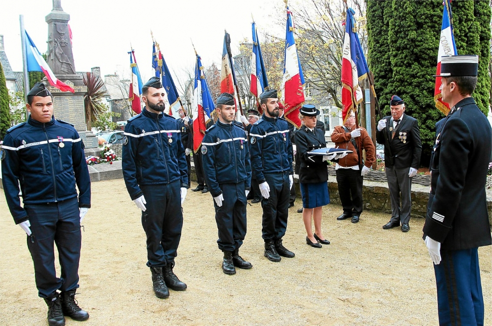 les-quatre-gendarmes-decores-par-erwann-laisney-lors-de-la_4270349