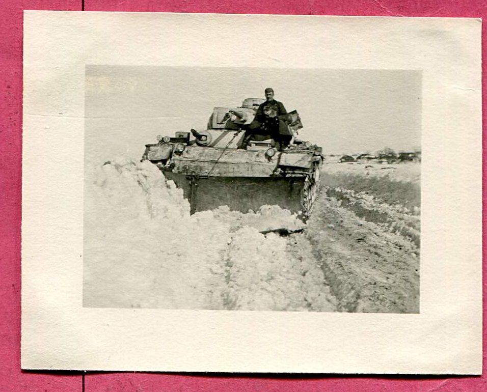 Orig. Foto Panzer mit Schneepflug Räumpanzer Rus