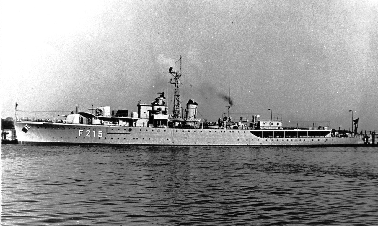 Graf Spee (F-215) бывший HMS Flamingo