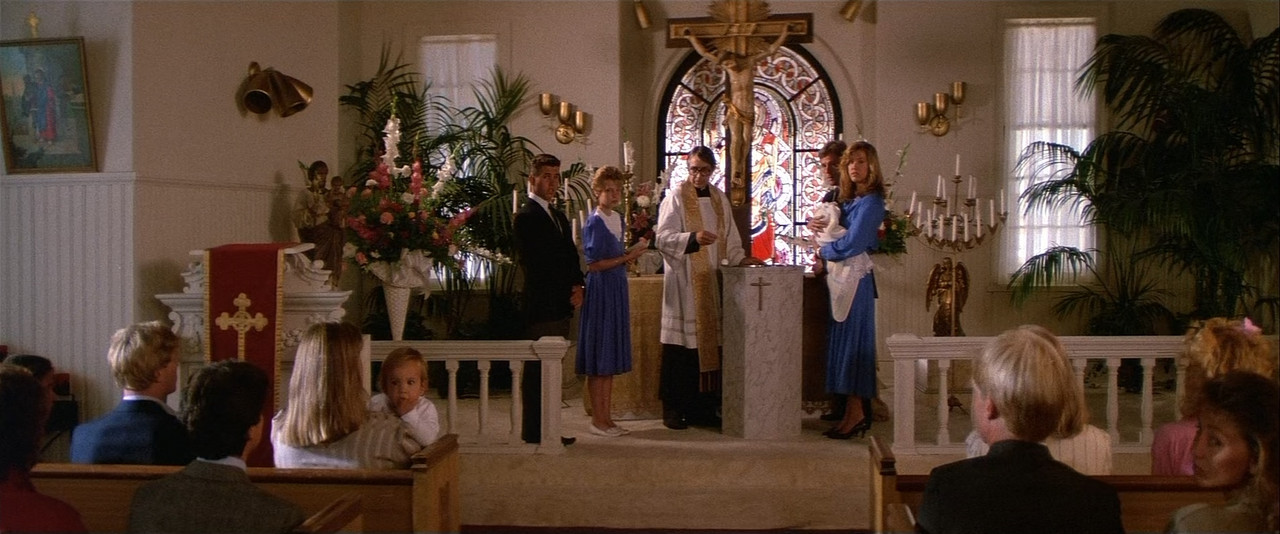 The Lost Boys (1987).mkv_snapshot_01.15.03_[2018.03.01_16.36.39]