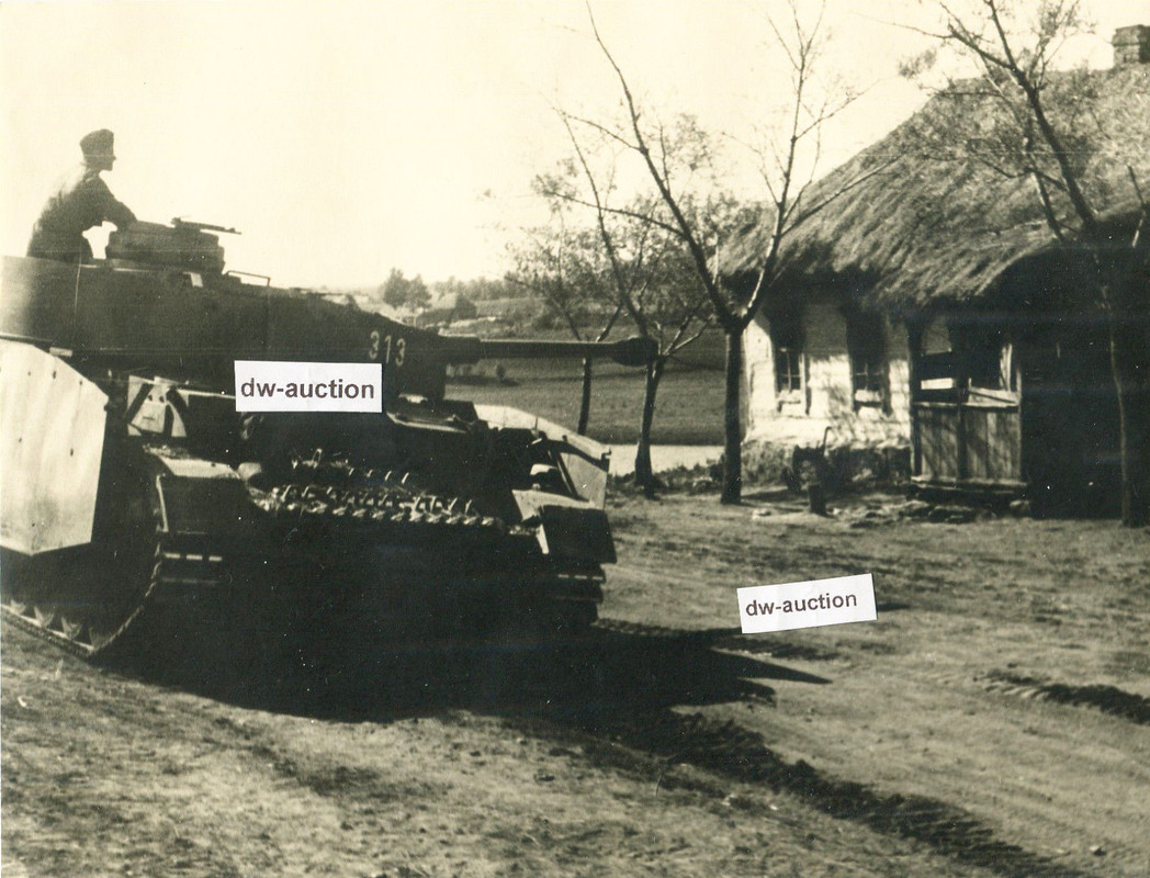 Panzer Langrohr Seitenschürzen Nummer 313 auf Turm