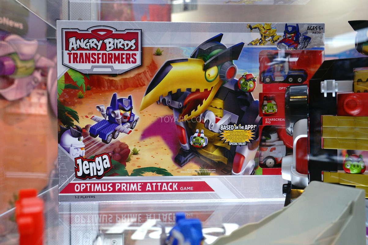 SDCC-2014-Angry-Birds-Transformers-030_140616794