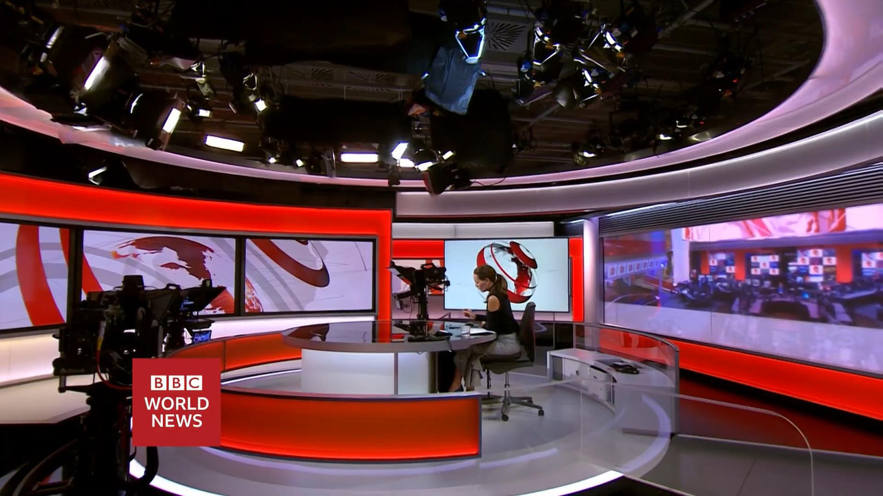 10.15 - 06.00.00 - BBC World News. News. Reporting on the day's inter....ts_snapshot_02.01_[2021.10.