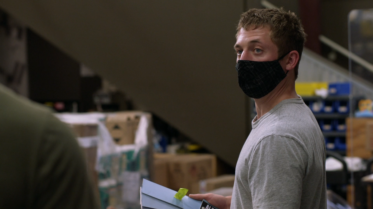 Shameless.US.S11E01.This.is.Chicago.1080p.AMZN.WEB-DL.DDP5.1.H.264-NTb.mkv_snapshot_36.00_[2021.04.1