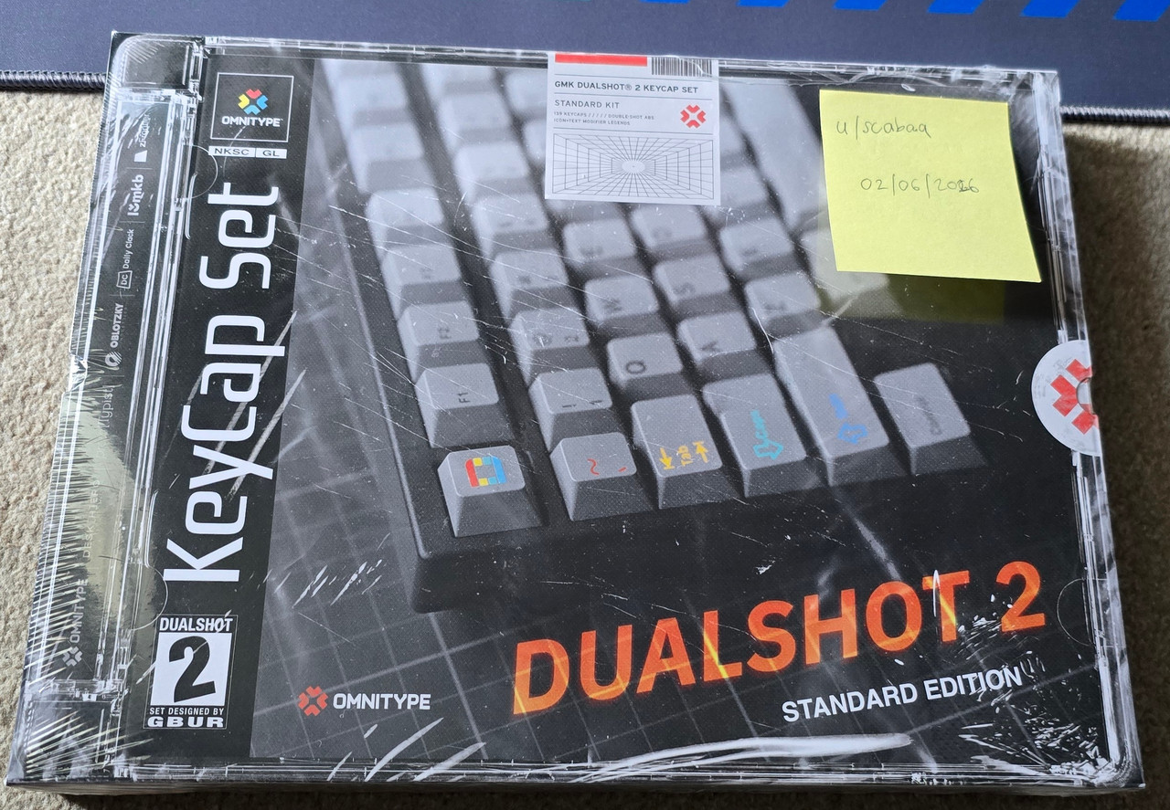 GMK Dualshot R2 Standard Base keycaps + Dualshot Mekka deskpad