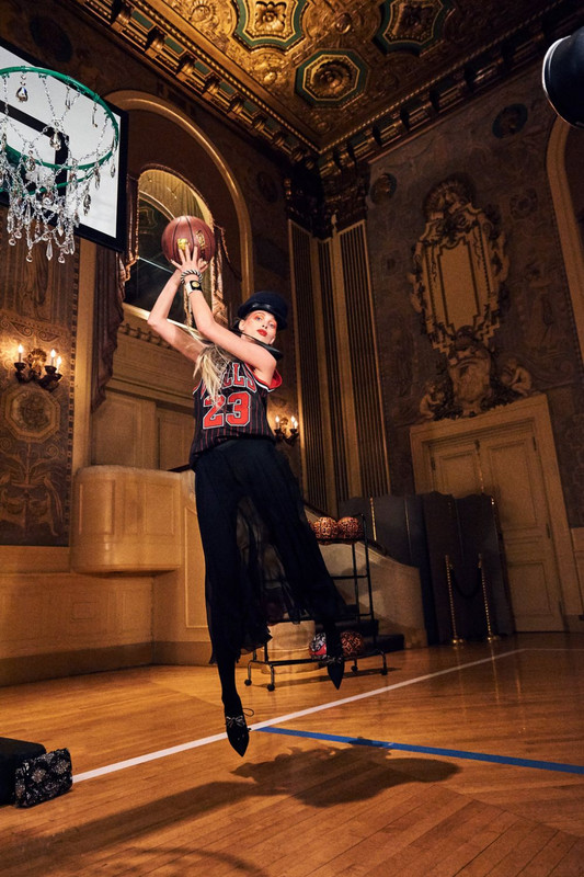 elsa-hosk-for-paper-magazine-sports-issue-2018-baroque-basketbal