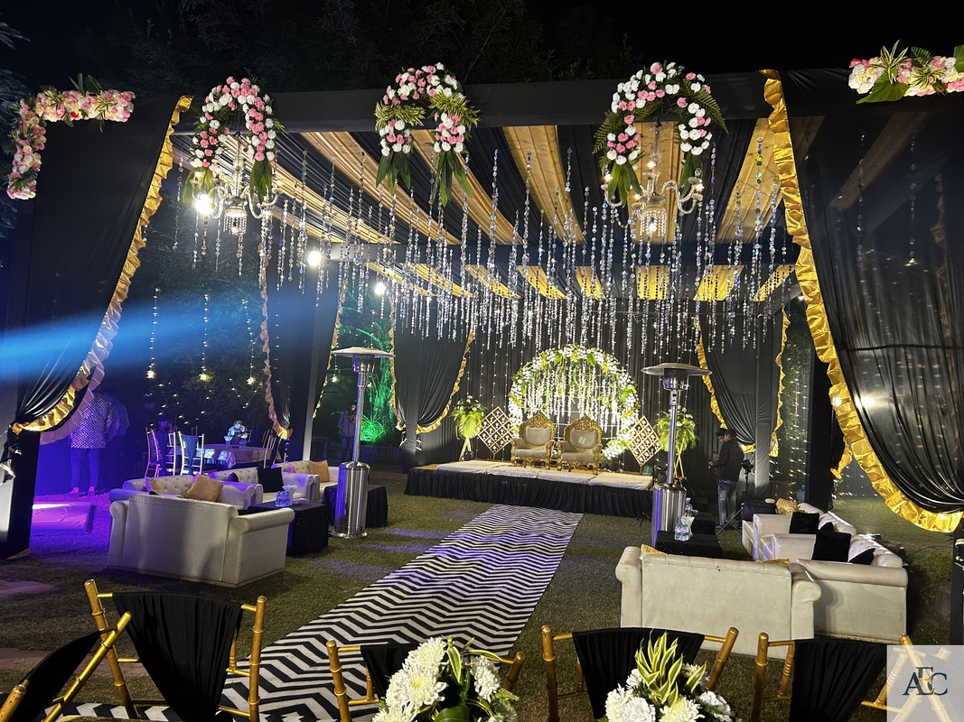 Black and Gold Reception Decor 7