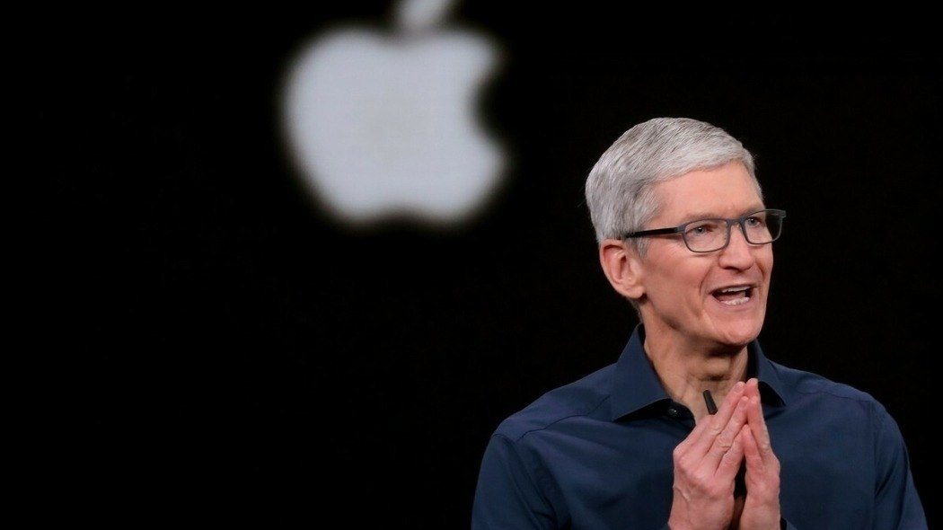 Tim Cook Defiende el Enfoque de Apple hacia la IA con Cuatro Palabras