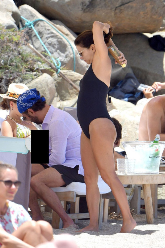 Eva-Longoria-upskirtSTARS.com (2)