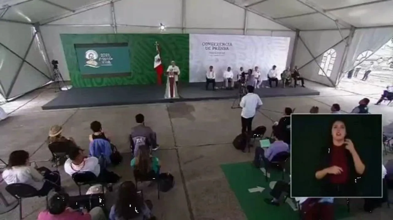 AMLO compara a Rosa Icela Rodríguez con Genaro García Luna