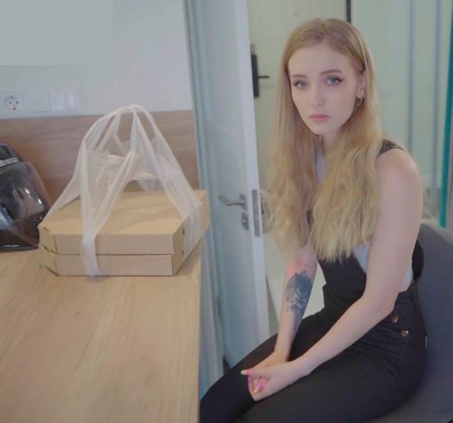 Delivery Girl Mixed Up The Order And Got Fucked 20