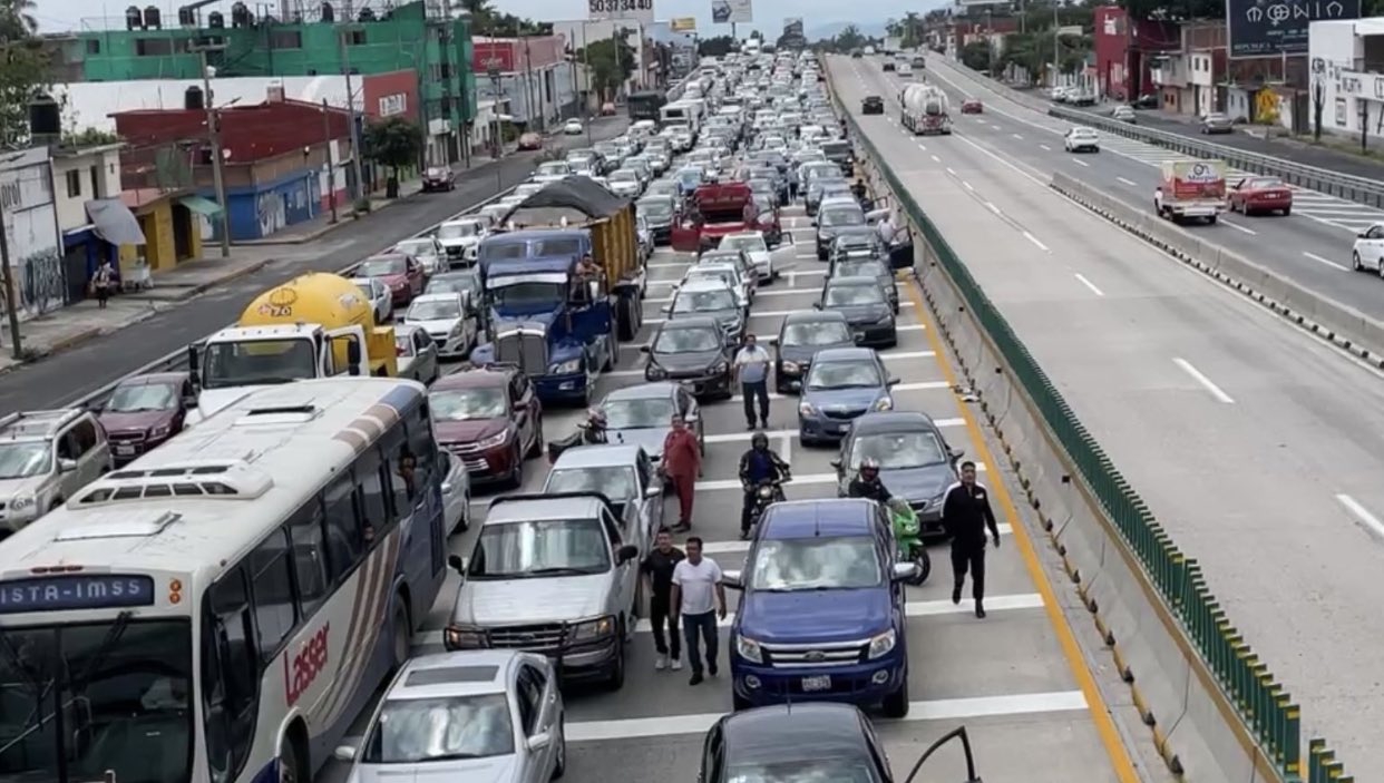 Detienen a dos hombres tras persecución y balacera en Cuernavaca