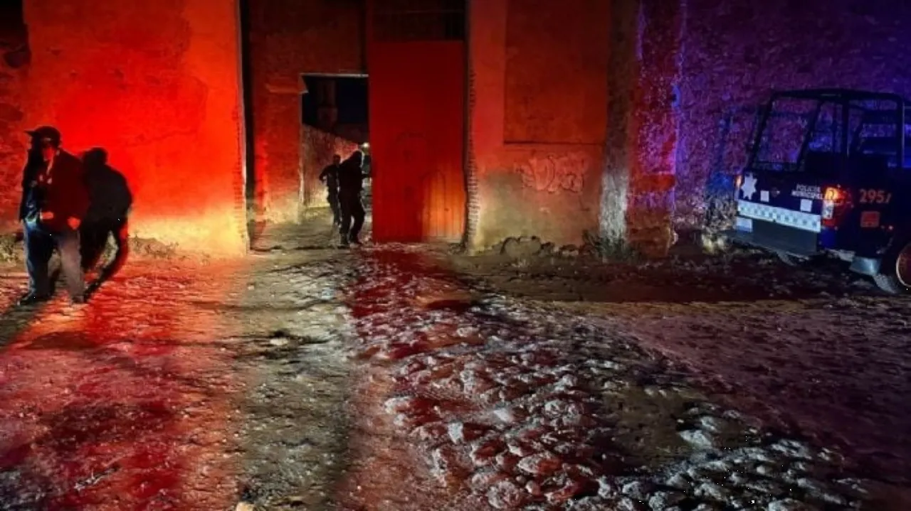 Grupo armado irrumpe en posada y deja 11 muertos