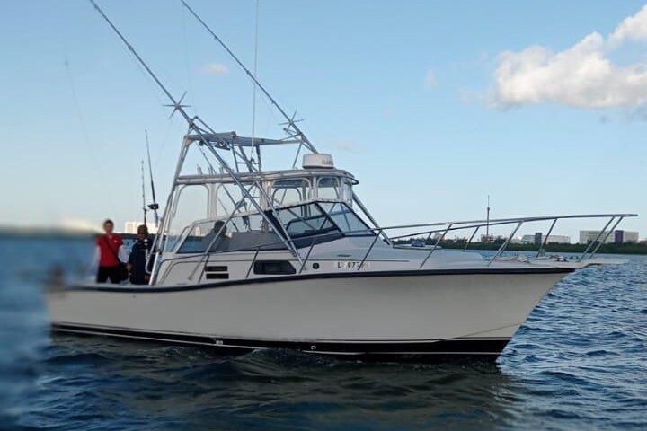 Pura Vida 35 ft boat charter Cancun - Panoramic view showing spacious deck perfect for Isla Mujeres tours