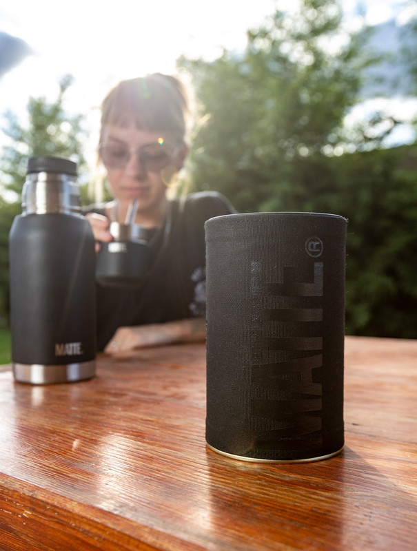 Tambo Yerbero Black MATTE con pico vertedor