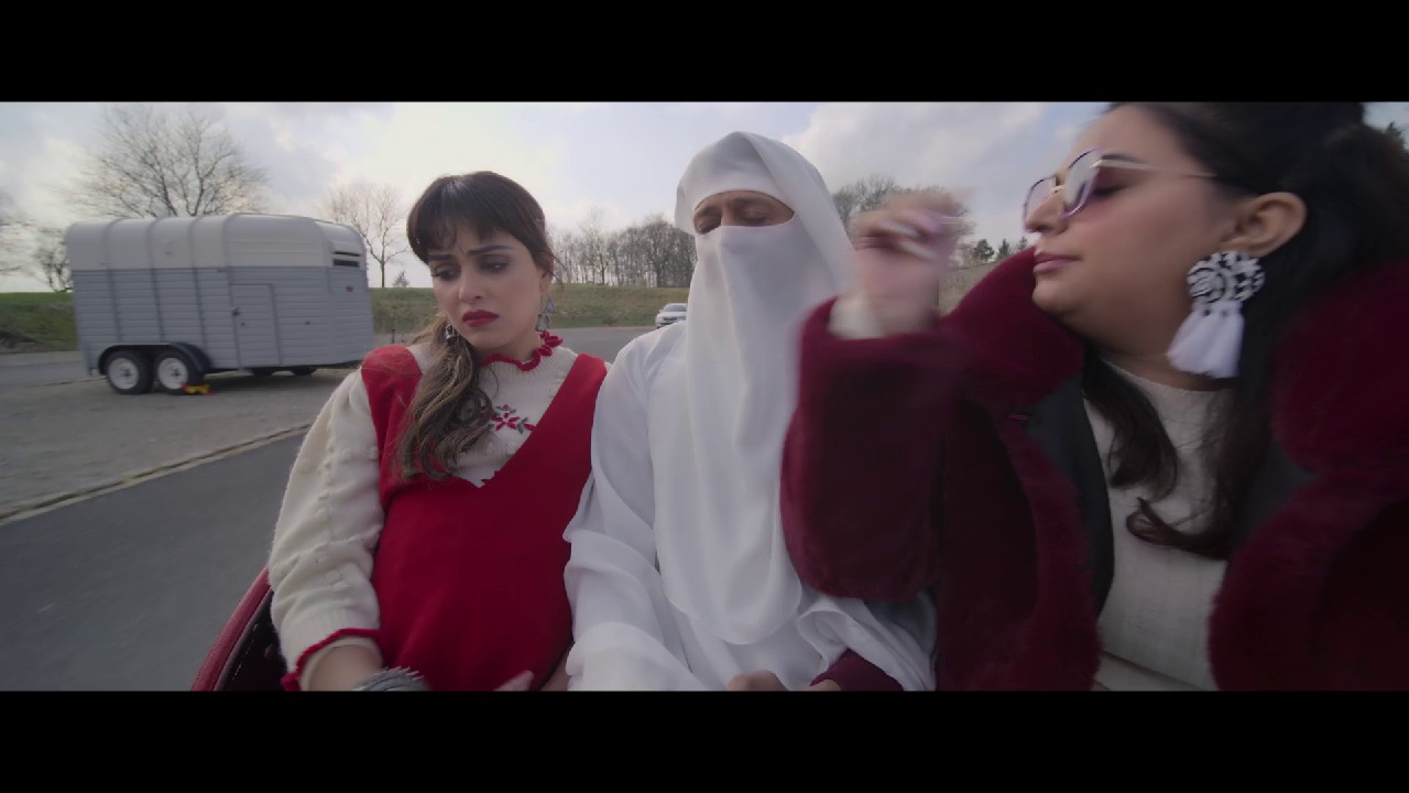 Mister-Mummy-2022-NF-WEB-DL-Hindi-1080p-x264-AVC-DDP-5-1-ESub-mkv-0002