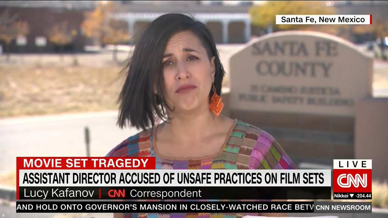 10.25 - 09.00.00 - CNN Newsroom with Isa Soares. Live from London, Is....ts_snapshot_00.09.52_[2021.