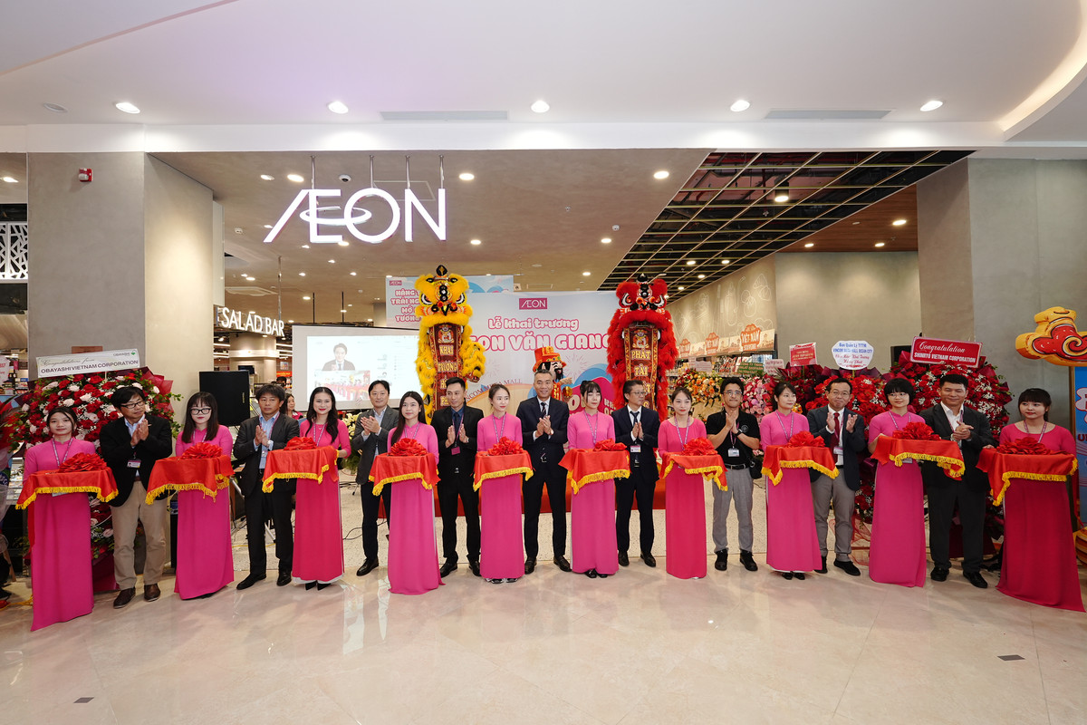 L-khai-tr-ng-Trung-t-m-B-ch-h-a-T-ng-h-p-v-Si-u-th-AEON-V-n-Giang.jpg