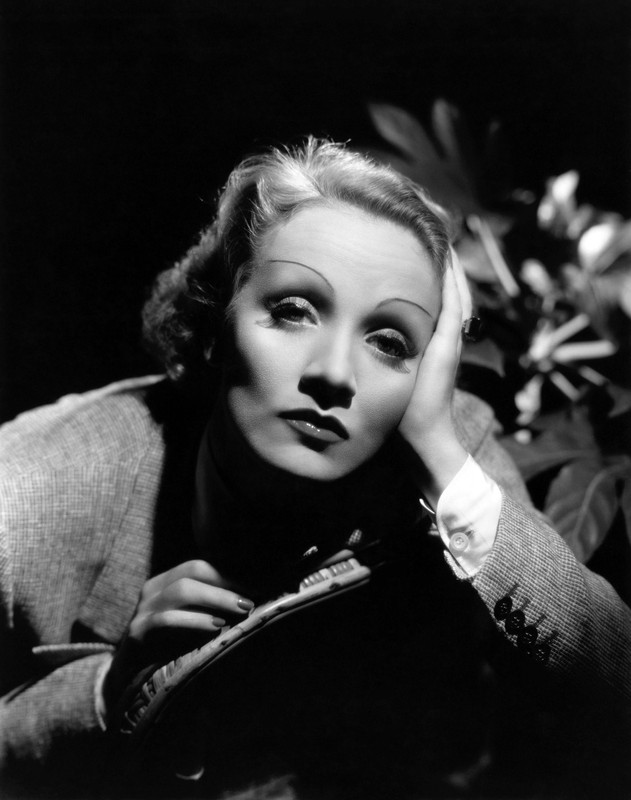Marlene_Dietrich_d69