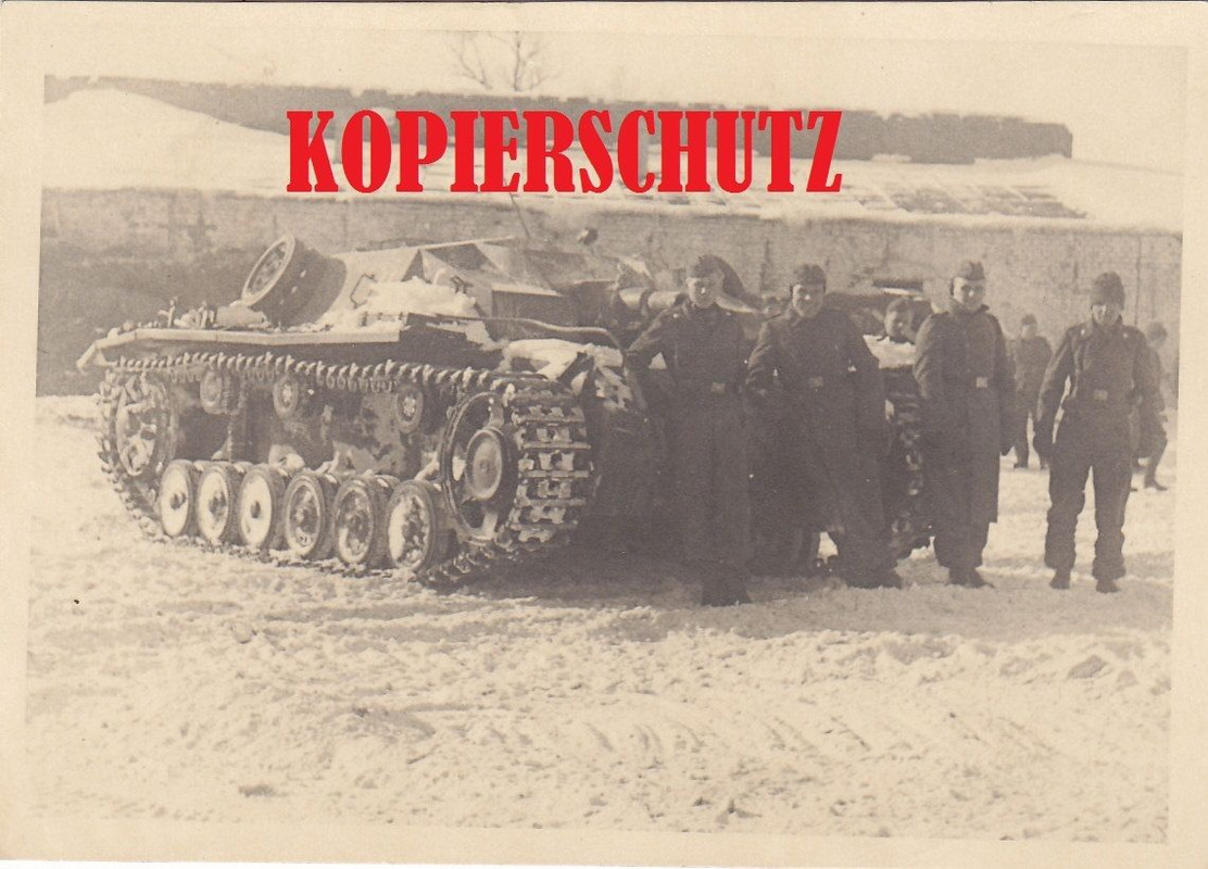 Sturmgeschütz STUG III im Winter mit Besatzung P