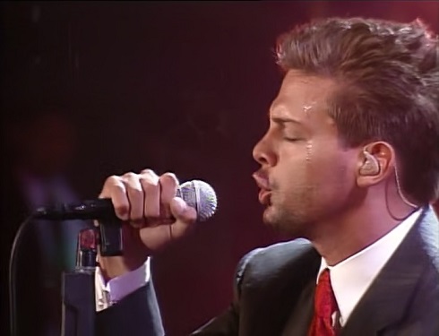 Luis Miguel El concierto 1995 720p h265 10bit 1 - Luis Miguel - El concierto [1995] [720p] [h265] [10bit] [Zippyshare]