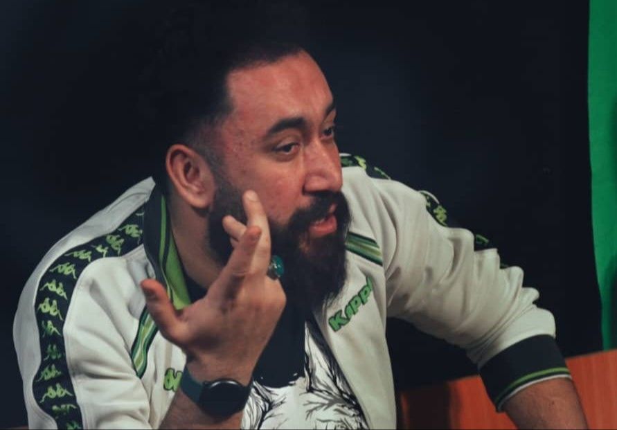 محمد محب الهی با روی شیش می آید