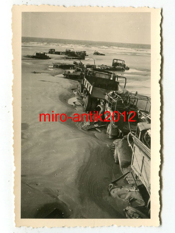 Wehrmacht, Blick auf zerstörte englische PKW, LK