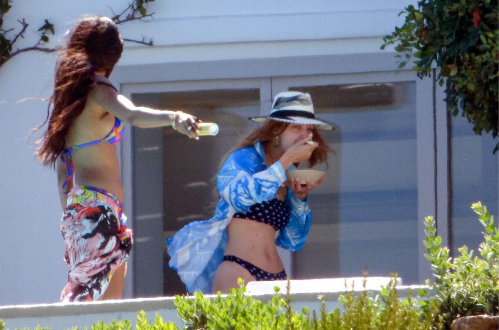 Gigi-Hadid-Bella-Hadid-Sexy-The-Fapp-8