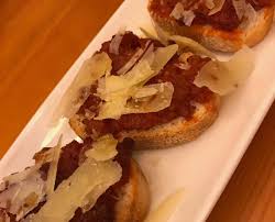 Torrada De Sobrassada Amb Formatge I Mel