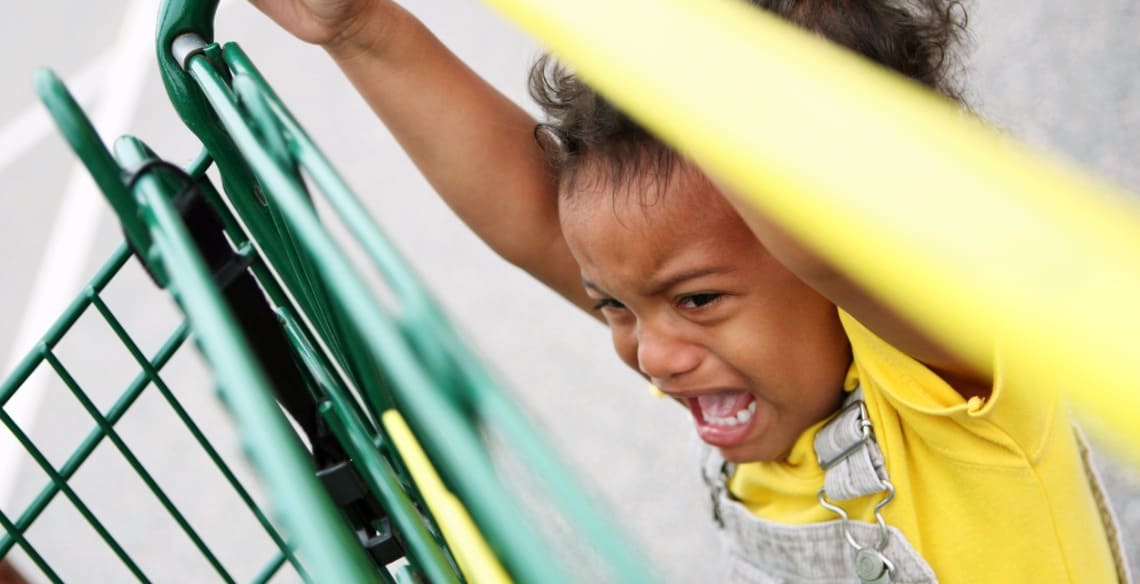 Criança feliz aprendendo