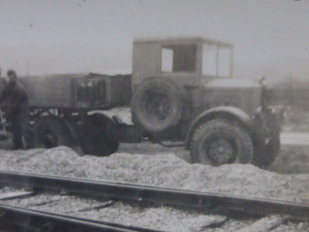 2.WK WH seltene Zugmaschine LKW mit Hänger beim 