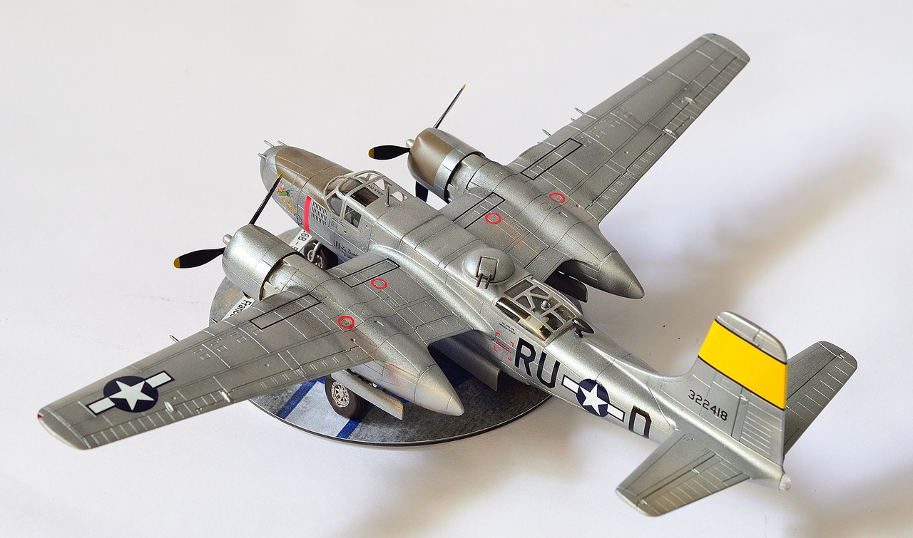 Expositor] A-26 A/B Invader - Italeri - 1/72 - PlastiBrasil.com
