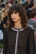 00146-chanel-spring-2025-ready-to-wear-details-credit-gorunway