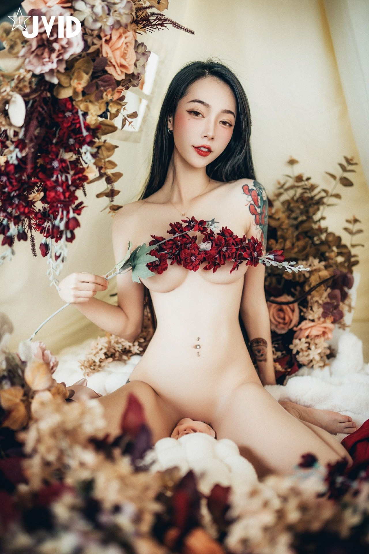 jvid 飄 飄《女神比基尼》美女写真，躺在浴缸场景，尽显性感姿态插图5