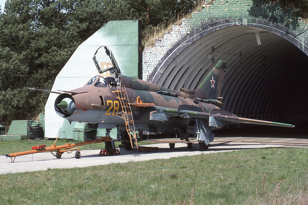 20 GvAPIB Su-17M4 28 yellow_10804_Gross Doln