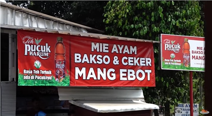 Warung Mie Ayam Bakso dan Ceker Mang Ebot.