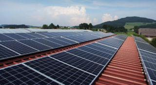 Des panneaux solaires sur des toits