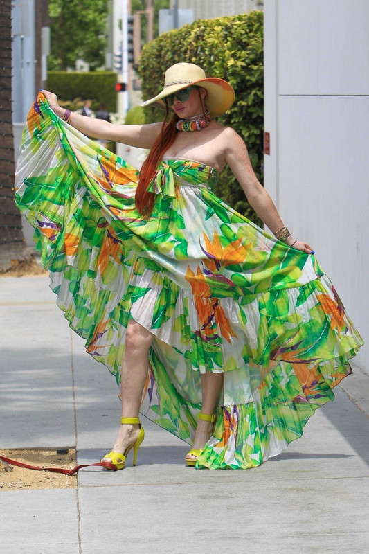 Phoebe-Price-Upskirt-109