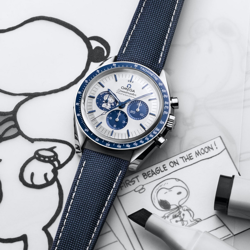 Omega-Speedmaster-Silver-Snoopy-Award-50th-Anniversary-310.32.42.50.02.001-8