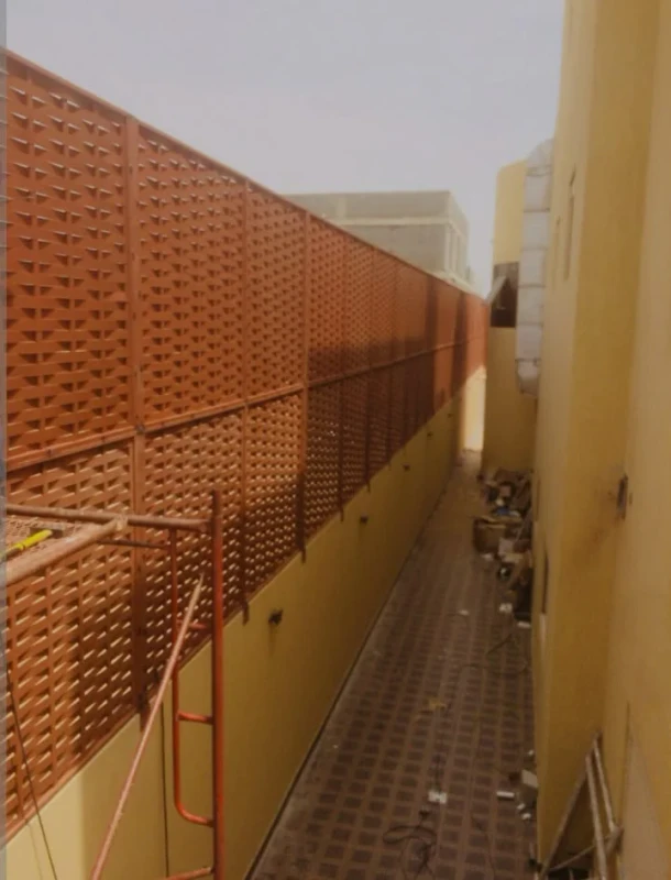 ساتر مع إضاءة